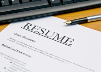 Crafting a Compelling Resume for Women in Business